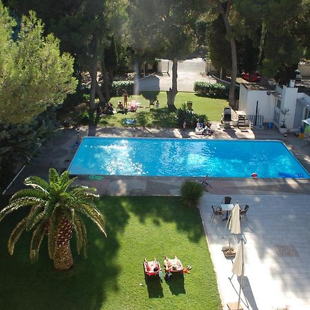 Cit'Hotel Le Mirage Istres Esterno foto
